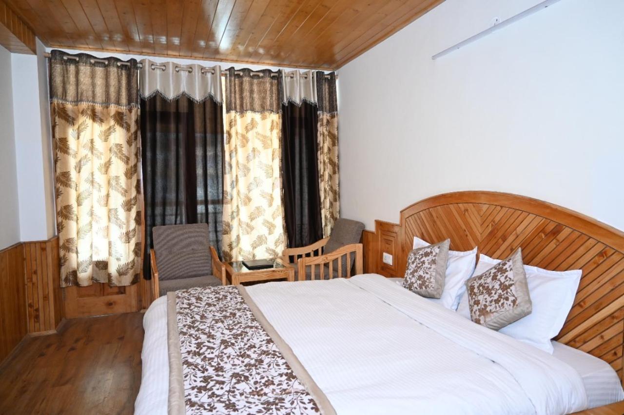 Hotel Nirmal Chhaya Manāli Exteriör bild