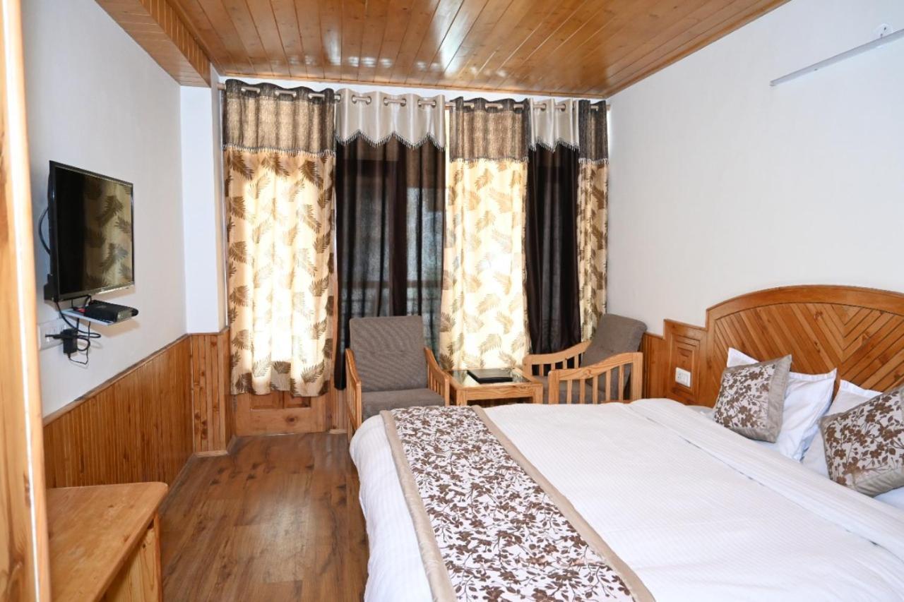 Hotel Nirmal Chhaya Manāli Exteriör bild
