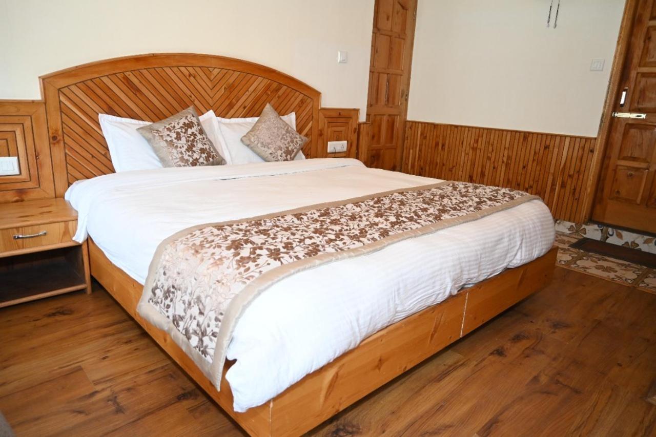 Hotel Nirmal Chhaya Manāli Exteriör bild