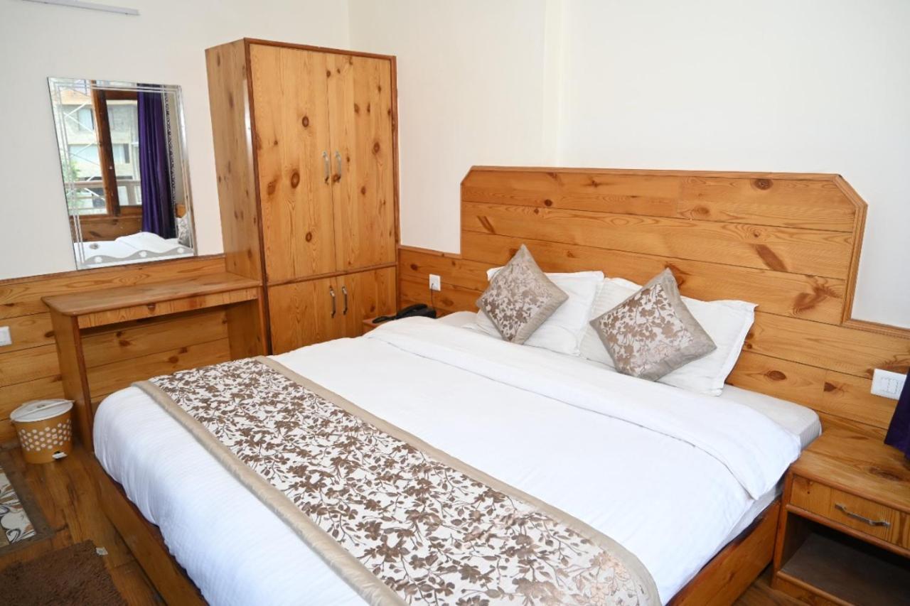 Hotel Nirmal Chhaya Manāli Exteriör bild
