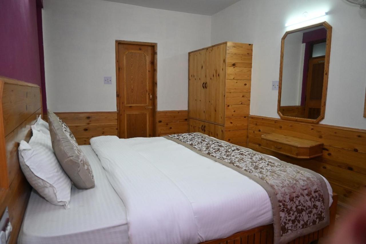 Hotel Nirmal Chhaya Manāli Exteriör bild