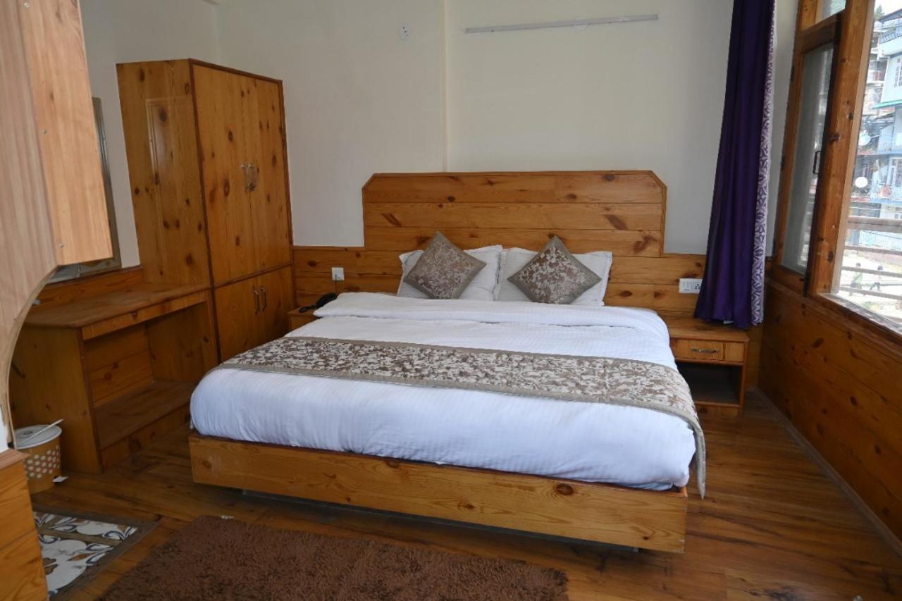 Hotel Nirmal Chhaya Manāli Exteriör bild