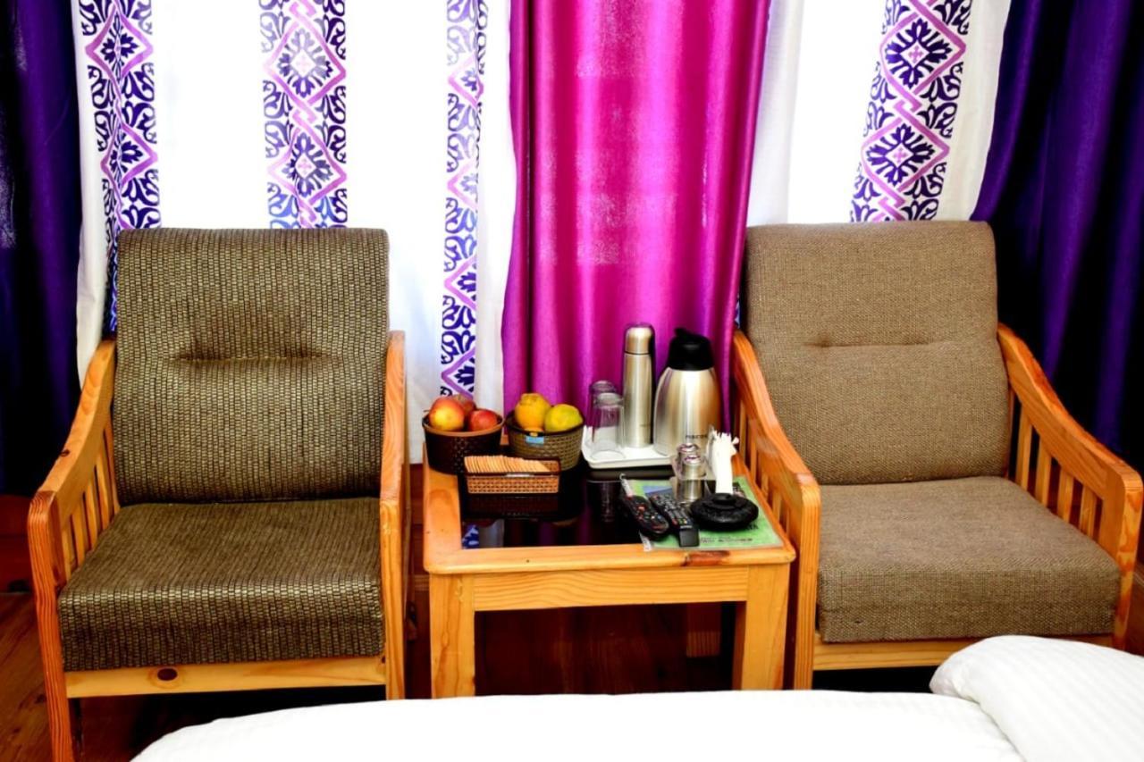 Hotel Nirmal Chhaya Manāli Exteriör bild